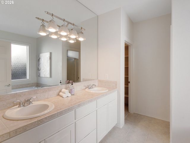 14924 Nw VANCE Dr, Portland, OR 97229