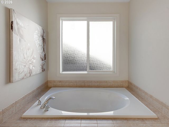 14924 Nw VANCE Dr, Portland, OR 97229