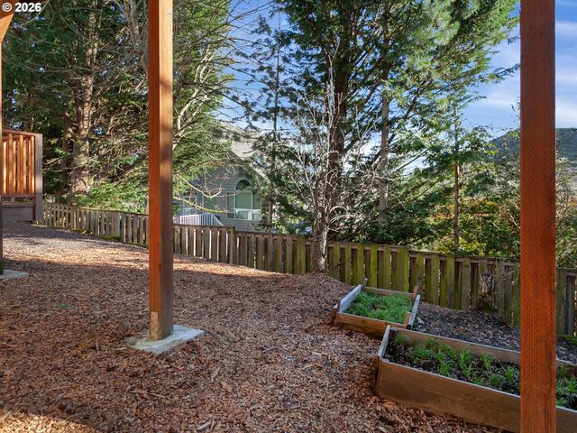 14924 Nw VANCE Dr, Portland, OR 97229