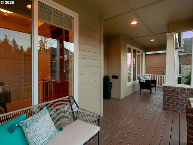 14924 Nw VANCE Dr, Portland, OR 97229