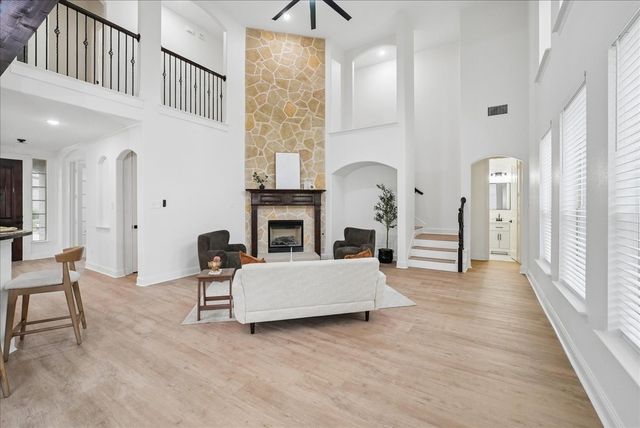 2407 Laguna Lane, Arlington, TX 76012