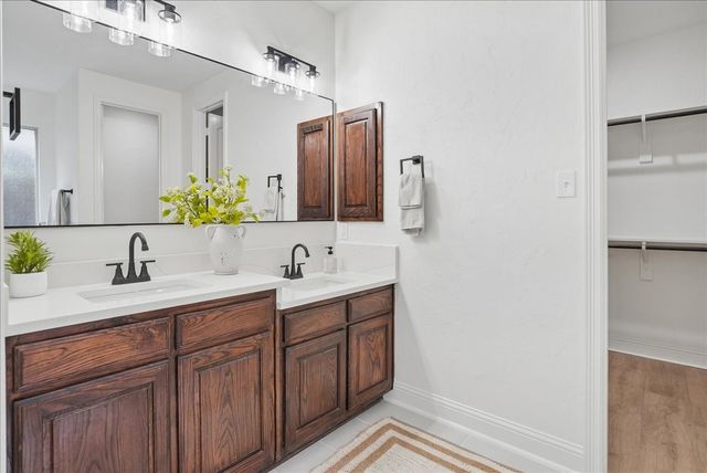 2407 Laguna Lane, Arlington, TX 76012