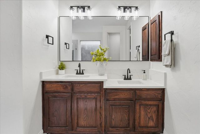 2407 Laguna Lane, Arlington, TX 76012