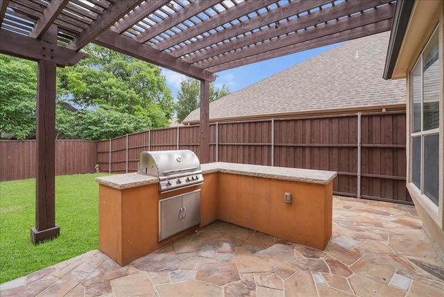 2407 Laguna Lane, Arlington, TX 76012