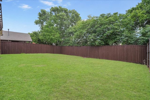 2407 Laguna Lane, Arlington, TX 76012
