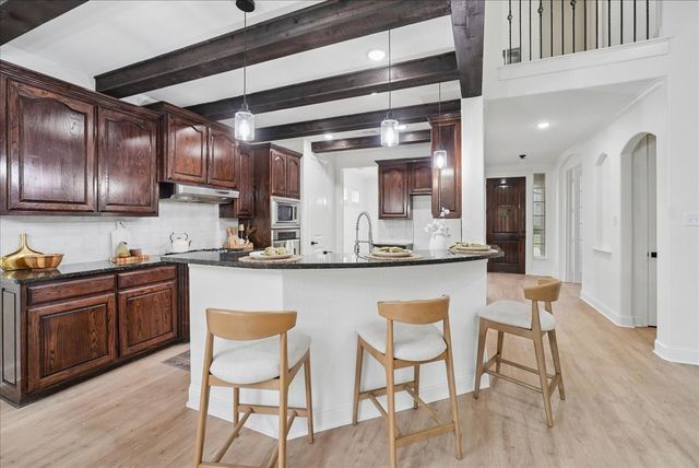 2407 Laguna Lane, Arlington, TX 76012