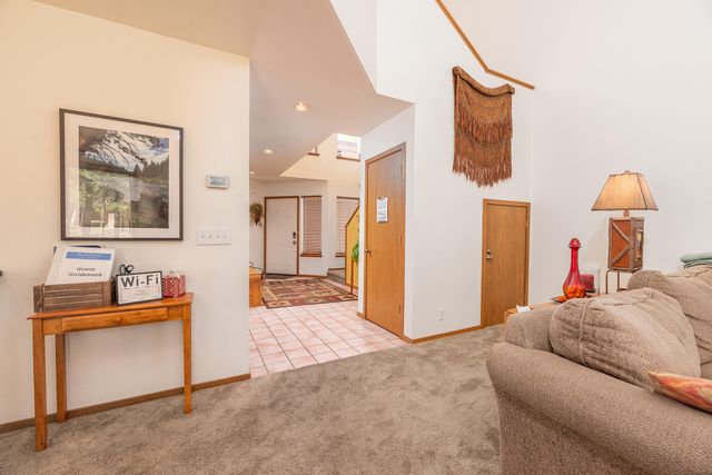 17714 Lake Aspen Court, Sunriver, OR 97707