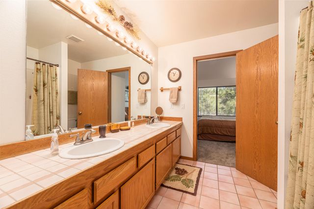 17714 Lake Aspen Court, Sunriver, OR 97707
