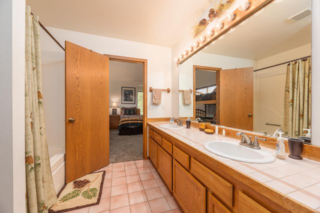 17714 Lake Aspen Court, Sunriver, OR 97707