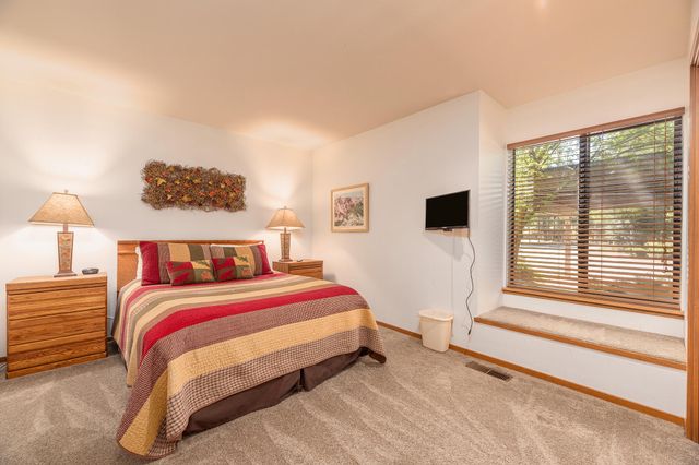17714 Lake Aspen Court, Sunriver, OR 97707