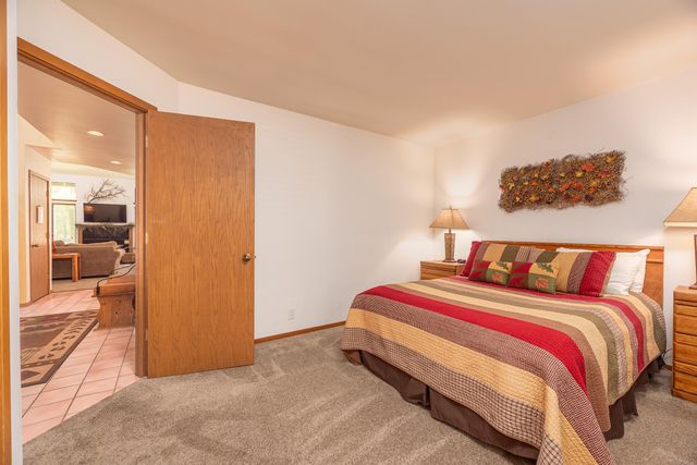 17714 Lake Aspen Court, Sunriver, OR 97707