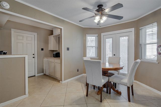 1910 New Castle Court, Arlington, TX 76013