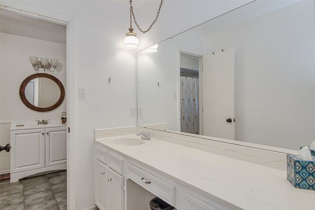 1910 New Castle Court, Arlington, TX 76013