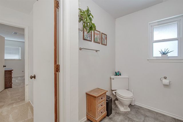 1910 New Castle Court, Arlington, TX 76013