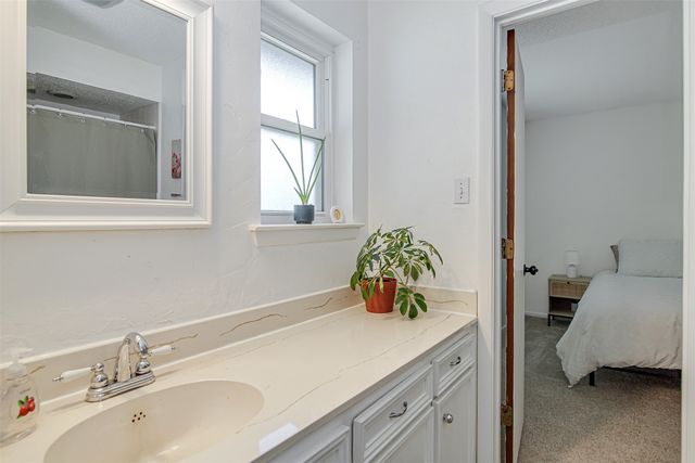 1910 New Castle Court, Arlington, TX 76013