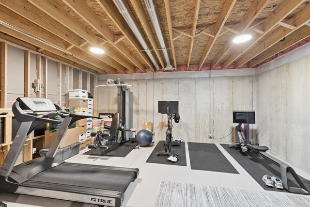 2403 Stirling Drive, Valparaiso, IN 46383