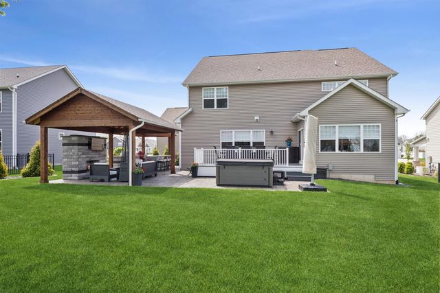 2403 Stirling Drive, Valparaiso, IN 46383