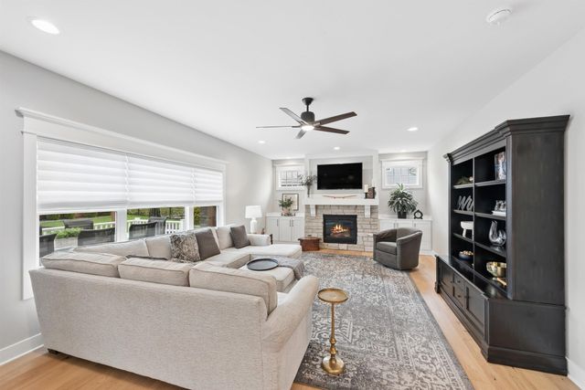 2403 Stirling Drive, Valparaiso, IN 46383