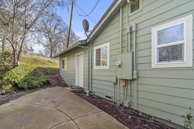 1305 Butte Falls Highway, Eagle Point, OR 97524