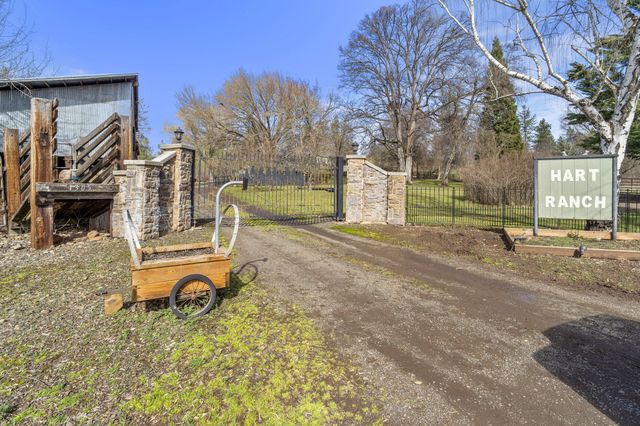 1305 Butte Falls Highway, Eagle Point, OR 97524