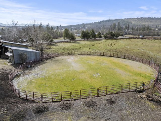 1305 Butte Falls Highway, Eagle Point, OR 97524