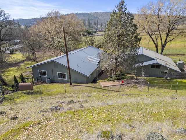 1305 Butte Falls Highway, Eagle Point, OR 97524