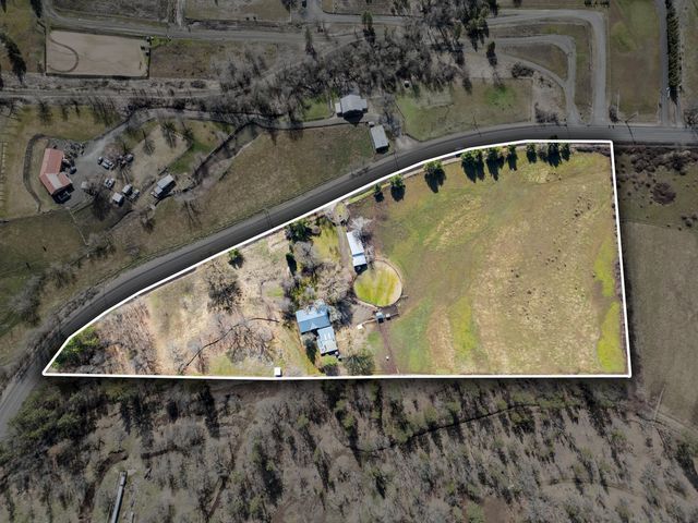 1305 Butte Falls Highway, Eagle Point, OR 97524