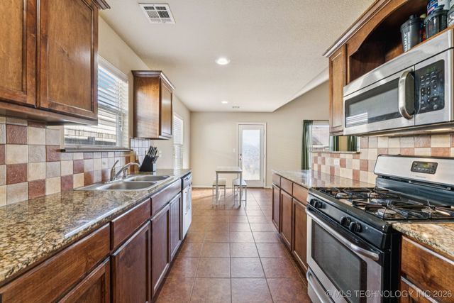 10709 N 153rd East East Avenue, Owasso, OK 74055