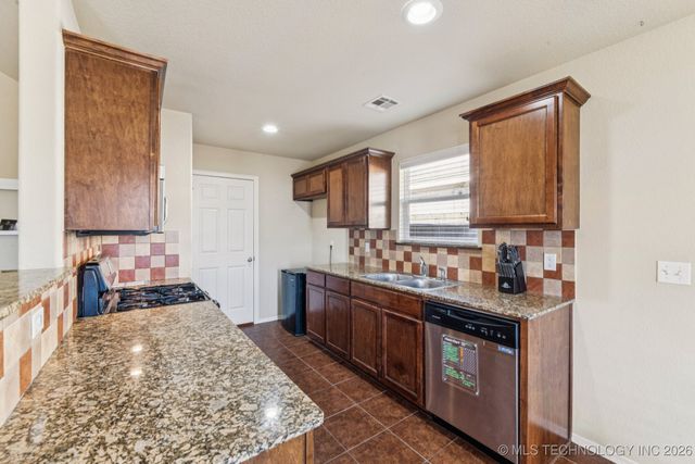 10709 N 153rd East East Avenue, Owasso, OK 74055