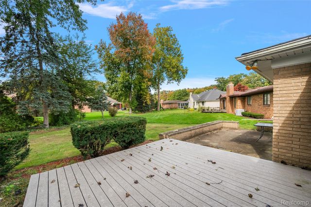 47683 Westlake Drive, Shelby Charter Township, MI 48315