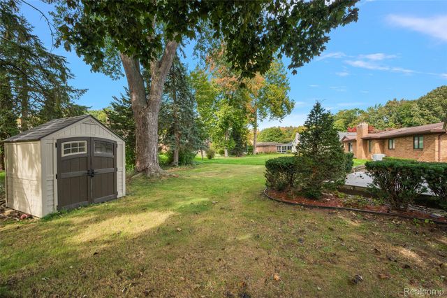 47683 Westlake Drive, Shelby Charter Township, MI 48315