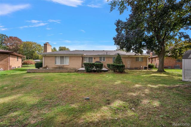 47683 Westlake Drive, Shelby Charter Township, MI 48315