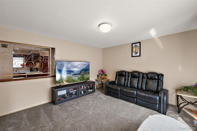 47683 Westlake Drive, Shelby Charter Township, MI 48315