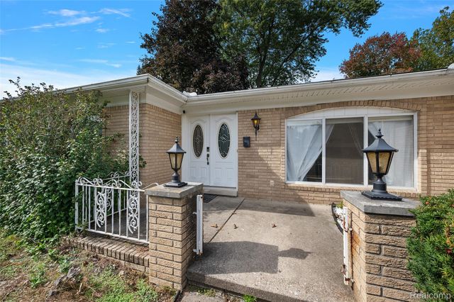 47683 Westlake Drive, Shelby Charter Township, MI 48315