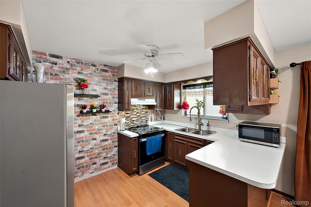 47683 Westlake Drive, Shelby Charter Township, MI 48315