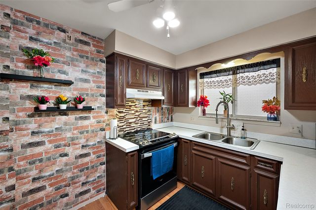 47683 Westlake Drive, Shelby Charter Township, MI 48315