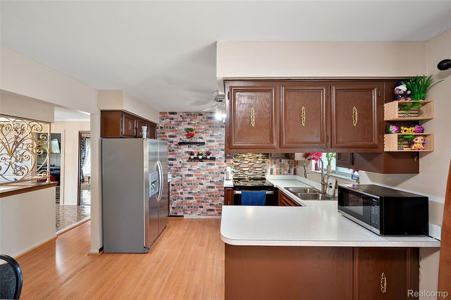 47683 Westlake Drive, Shelby Charter Township, MI 48315