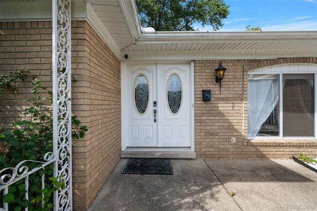 47683 Westlake Drive, Shelby Charter Township, MI 48315