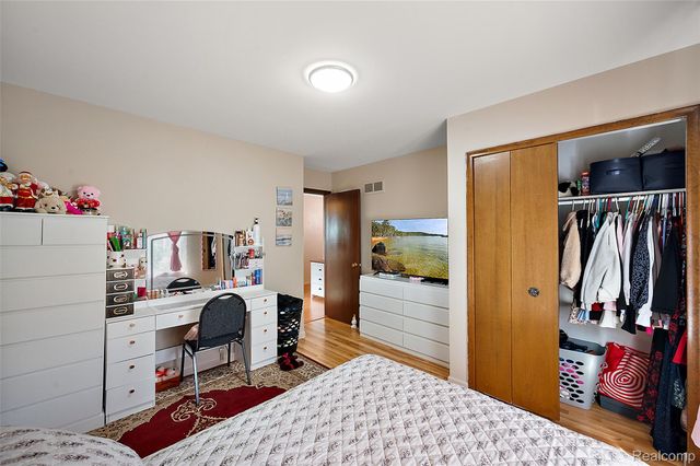 47683 Westlake Drive, Shelby Charter Township, MI 48315