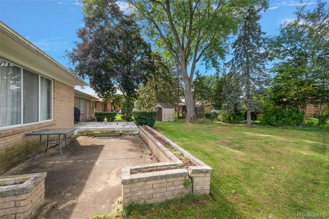 47683 Westlake Drive, Shelby Charter Township, MI 48315