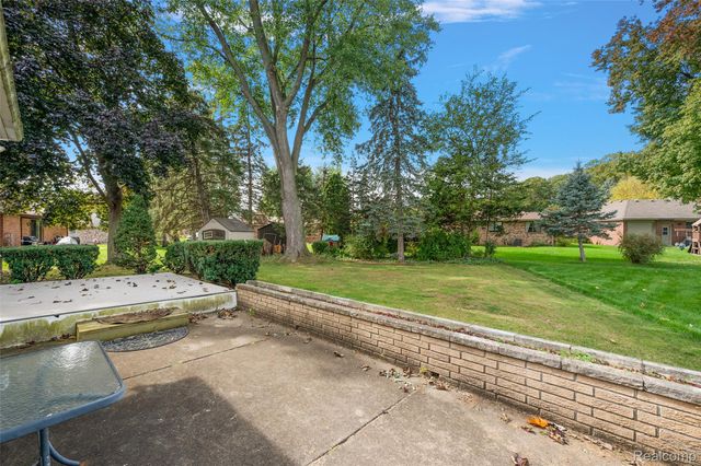 47683 Westlake Drive, Shelby Charter Township, MI 48315