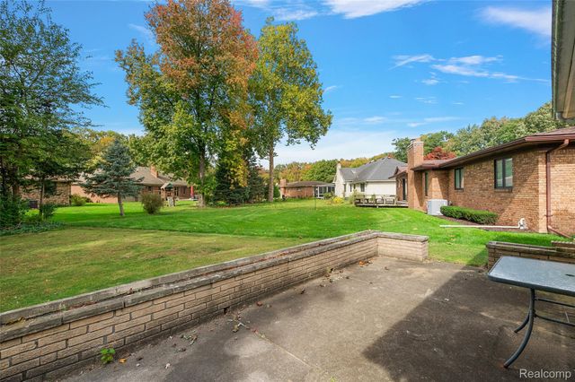 47683 Westlake Drive, Shelby Charter Township, MI 48315