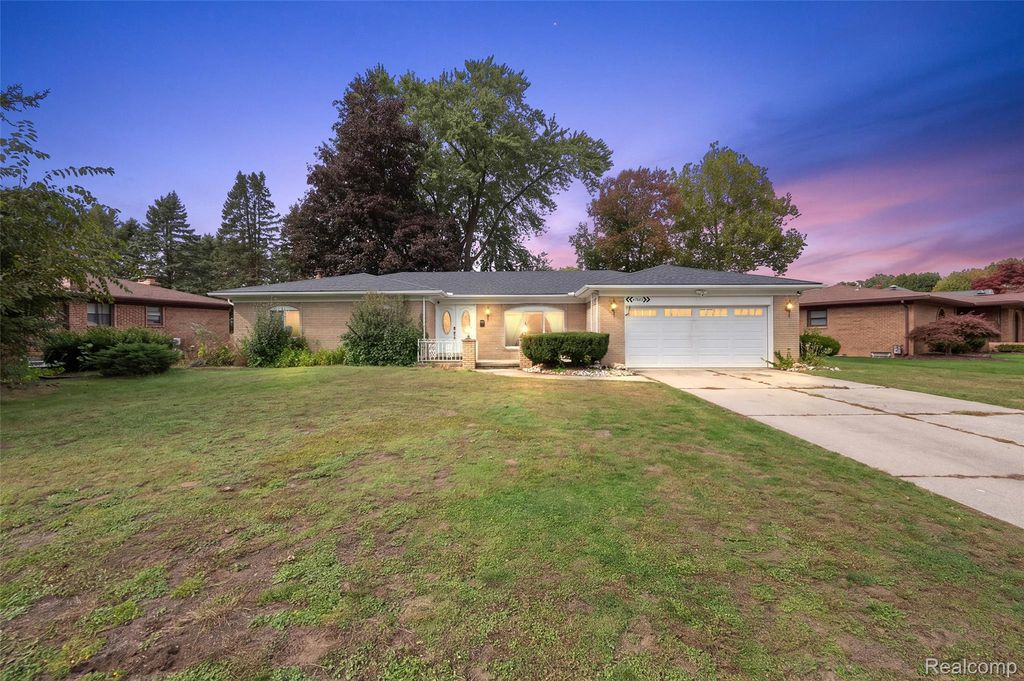 47683 Westlake Drive, Shelby Charter Township, MI 48315