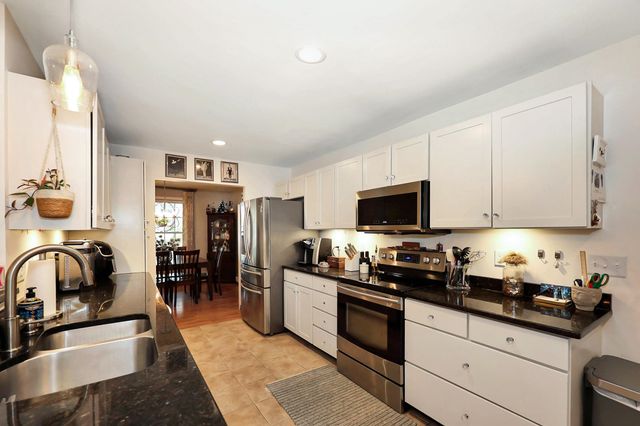 237 Stanton Street, Manchester, NH 03103