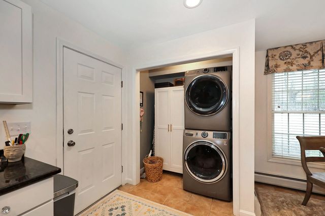 237 Stanton Street, Manchester, NH 03103