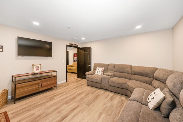 237 Stanton Street, Manchester, NH 03103