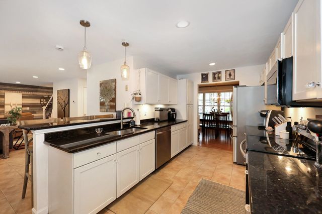 237 Stanton Street, Manchester, NH 03103