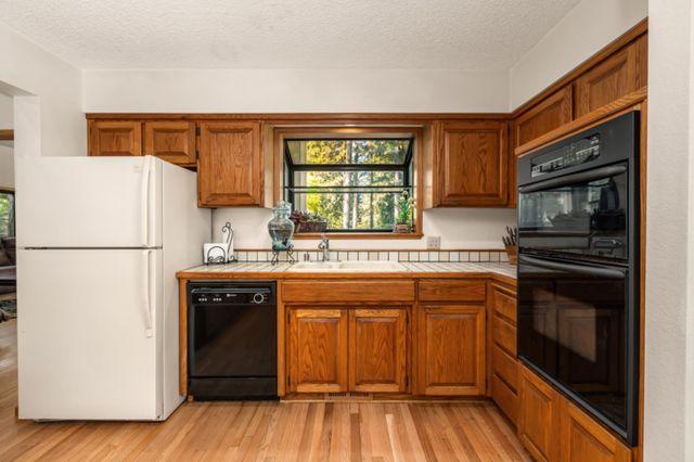 11693 Forest View Dr, Nevada City, CA 95959