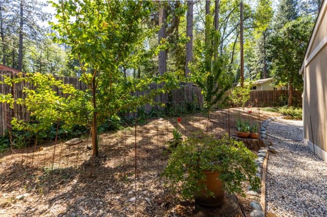 11693 Forest View Dr, Nevada City, CA 95959
