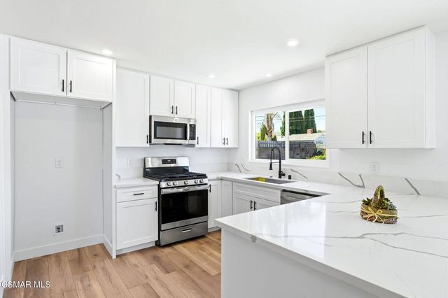 139 Devia Drive, Newbury Park, CA 91320